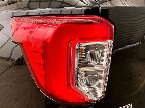 Used 2020 Ford Explorer XLT w/ Equipment Group 202A image 29