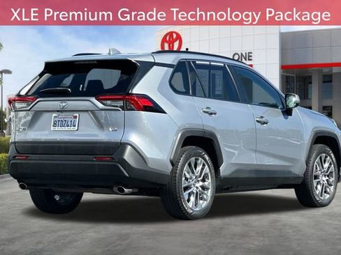 Used 2020 Toyota RAV4 XLE Premium FWD image 4
