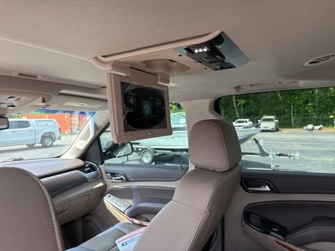 Used 2020 Chevrolet Suburban Premier AWD/4WD image 16