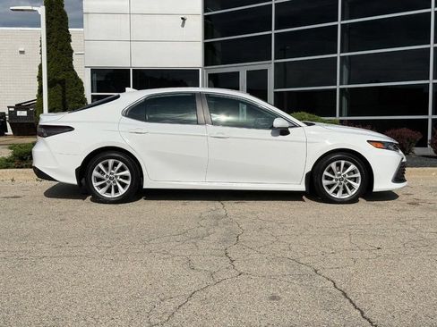 Used 2022 Toyota Camry LE AWD/4WD image 2