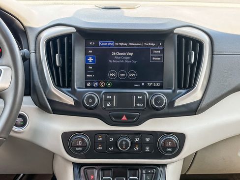 Used 2020 GMC Terrain Denali w/ Denali Premium Package FWD image 12