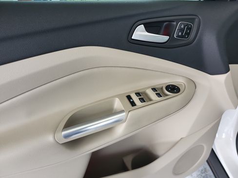 Used 2017 Ford Escape Titanium FWD image 16