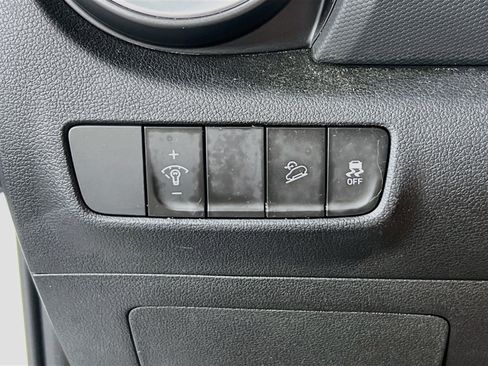 Used 2023 Hyundai Kona Limited AWD/4WD image 10