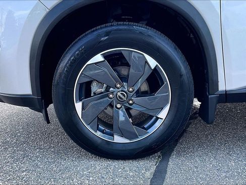 Used 2025 Nissan Rogue SV AWD/4WD image 7