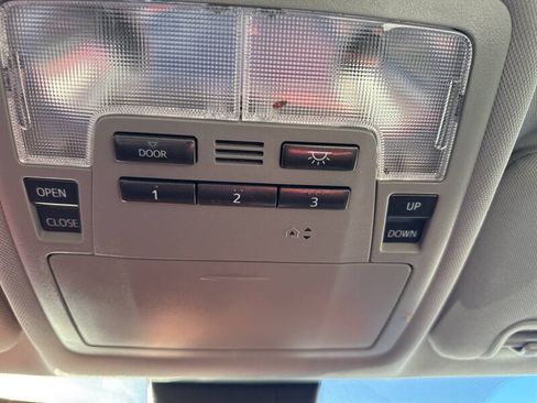 Used 2017 Toyota Highlander Limited AWD/4WD image 32