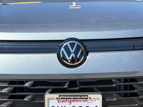 Used 2025 Volkswagen Tiguan SE AWD/4WD image 37