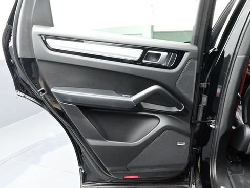 Used 2022 Porsche Cayenne Platinum Edition AWD/4WD image 13