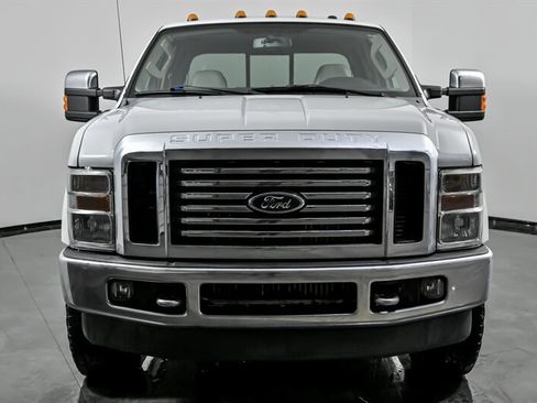 Used 2010 Ford F250 Lariat image 4