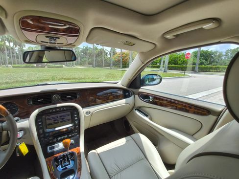 Used 2006 Jaguar XJ Vanden Plas RWD image 11