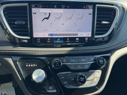 New 2026 Chrysler Pacifica Select AWD/4WD image 22