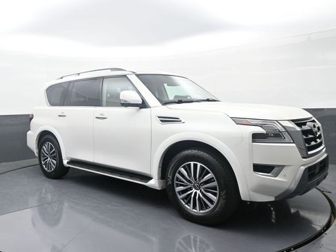 Used 2023 Nissan Armada SL w/ Captain's Chairs Package AWD/4WD image 3