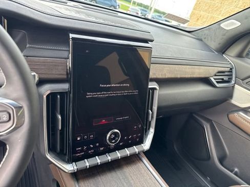 Used 2026 GMC Acadia Denali Ultimate w/ LPO, Floor Liner Package AWD/4WD image 25