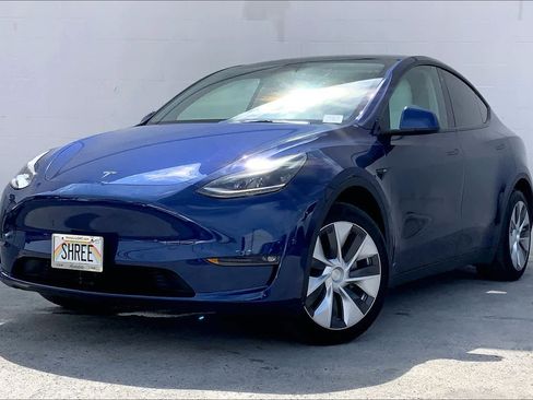 Used 2023 Tesla Model Y Long Range AWD/4WD image 1
