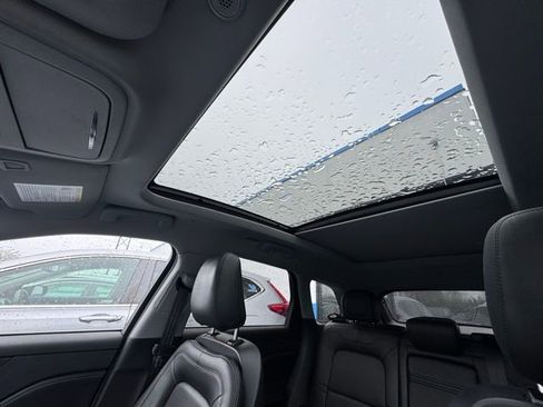 Used 2022 Lincoln Corsair AWD w/ Premium Package image 9