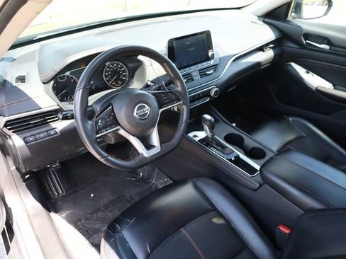 Used 2020 Nissan Altima 2.0 SR FWD image 11