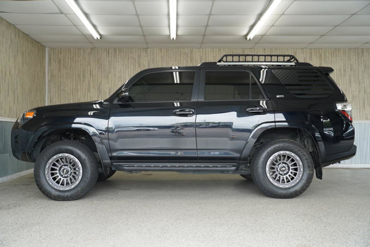 Used 2022 Toyota 4Runner SR5 Premium w/ Moonroof Package AWD/4WD image 5