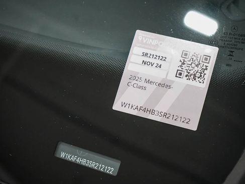 Used 2025 Mercedes-Benz C 300 4MATIC Sedan image 29