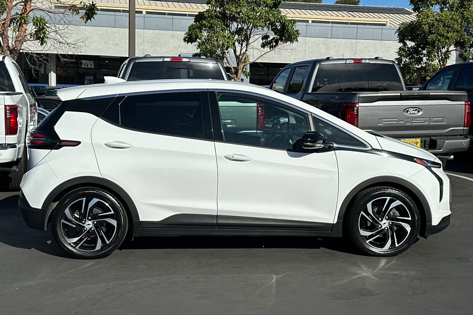Used 2022 Chevrolet Bolt LT FWD image 4