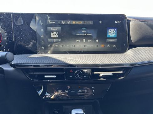 Used 2025 Nissan Kicks SR image 14