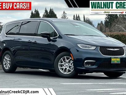 New 2025 Chrysler Pacifica Select