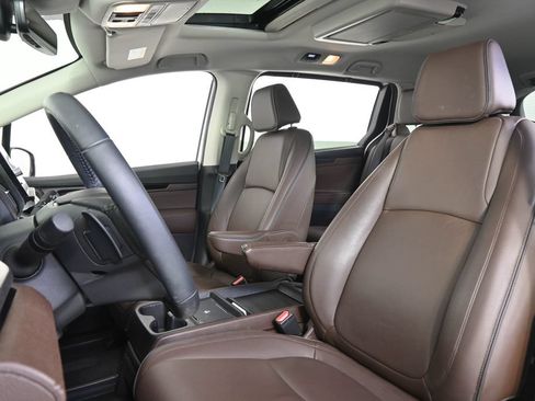 Used 2025 Honda Odyssey Touring image 6