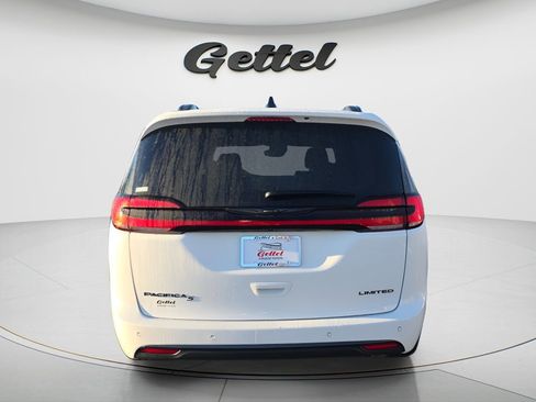 Used 2025 Chrysler Pacifica Limited FWD image 13