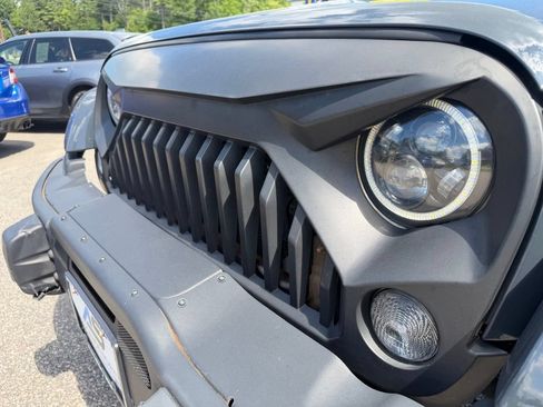 Used 2018 Jeep Wrangler Unlimited Sport AWD/4WD image 11