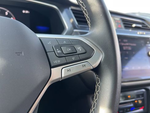 Used 2022 Volkswagen Tiguan SE image 17