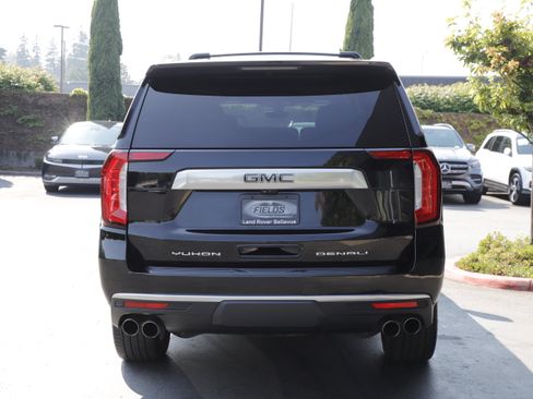 Used 2021 GMC Yukon Denali w/ Denali Premium Package AWD/4WD image 9