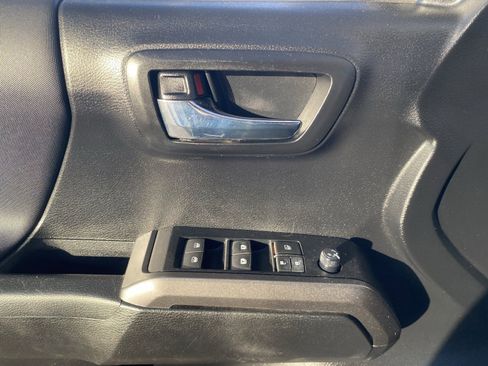 Used 2021 Toyota Tacoma TRD Sport w/ Technology Package image 23