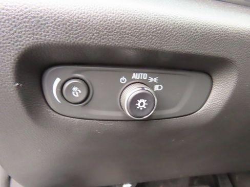 Used 2023 Chevrolet Traverse RS image 12