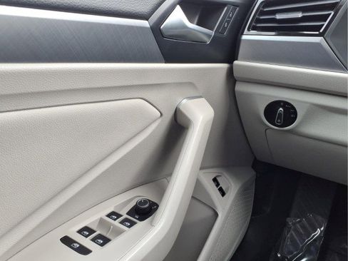 Used 2022 Volkswagen Jetta SE w/ Panoramic Sunroof Package FWD image 23