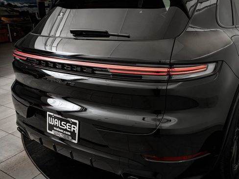 New 2026 Porsche Cayenne GTS image 19