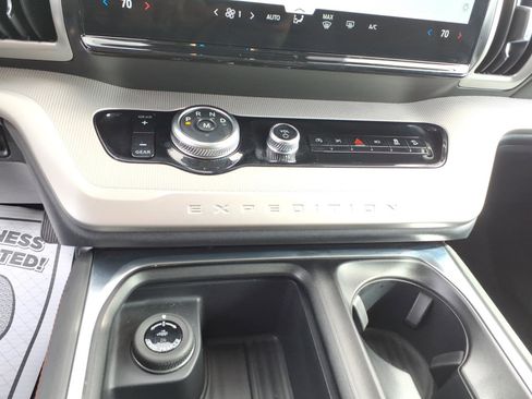 Used 2025 Ford Expedition Active image 14