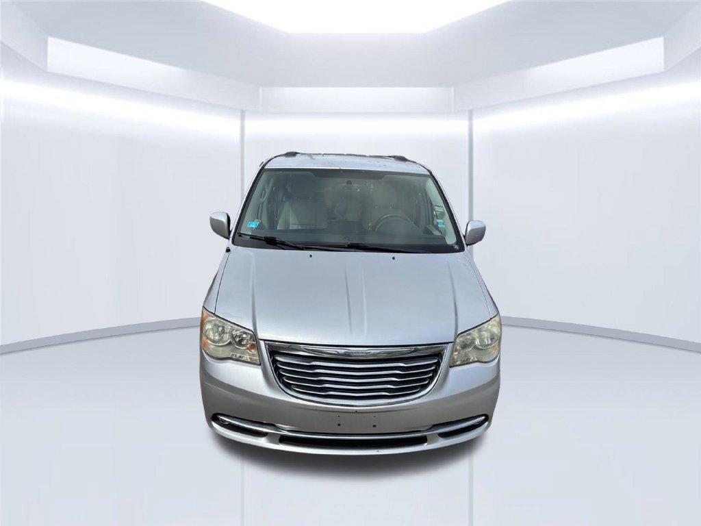 Used 2012 Chrysler Town & Country Touring w/ Entertainment Group #1 FWD image 2