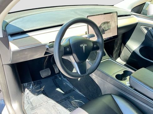 Used 2023 Tesla Model Y Long Range AWD/4WD image 9