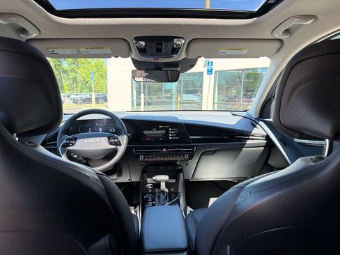 New 2026 Kia Niro EX FWD image 22