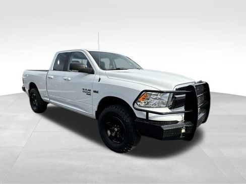 Used 2019 RAM 1500 Classic SLT w/ Luxury Group image 10