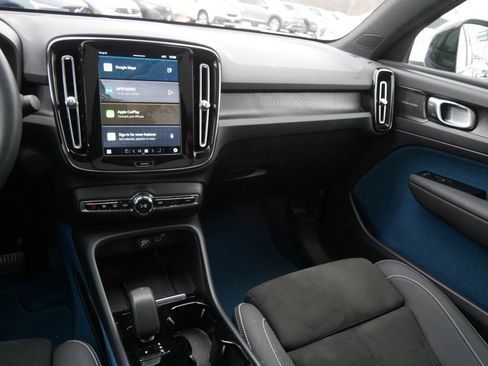 Certified 2022 Volvo C40 P8 Recharge Ultimate image 14