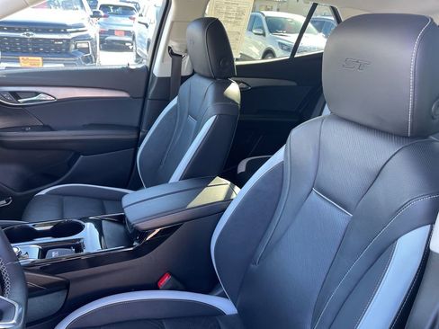 Used 2024 Buick Envision Sport Touring image 4