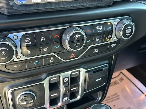 Used 2022 Jeep Wrangler Unlimited Rubicon 4xe w/ Cold Weather Group AWD/4WD image 20