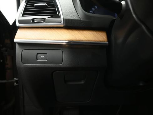 Used 2023 Volvo XC90 B6 Plus w/ Protection Package Premier AWD/4WD image 9