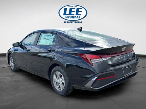 New 2026 Hyundai Elantra SE FWD image 5