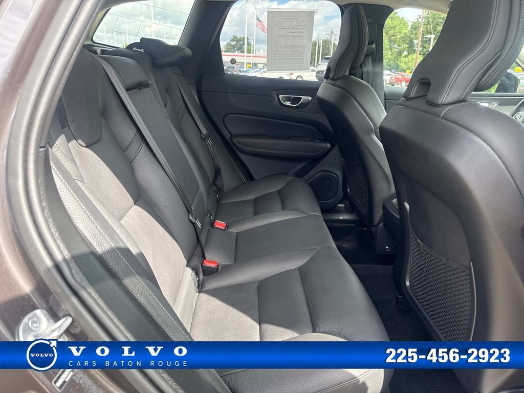 Used 2025 Volvo XC60 B5 Plus AWD/4WD image 13