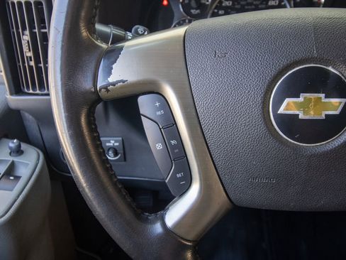 Used 2016 Chevrolet Express 3500 Extended image 25