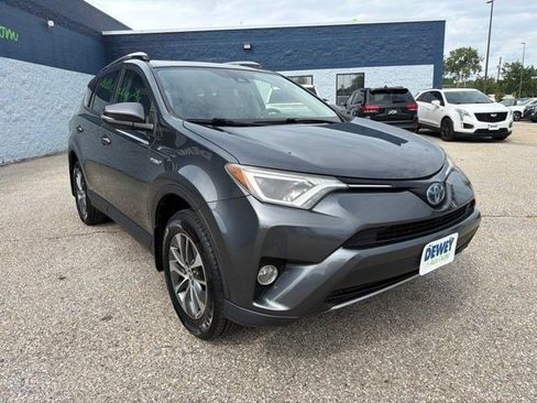 Used 2017 Toyota RAV4 XLE w/ All Weather Liner Package AWD/4WD image 7