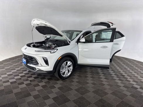 Used 2025 Buick Encore GX Preferred image 13