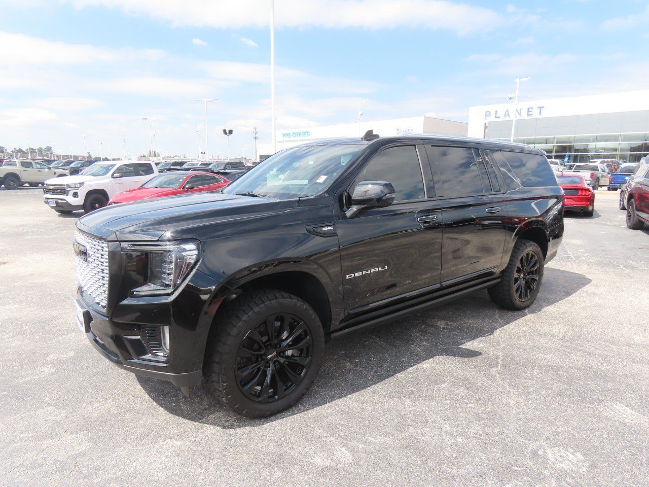Used 2023 GMC Yukon XL Denali w/ Denali Reserve Package AWD/4WD image 2