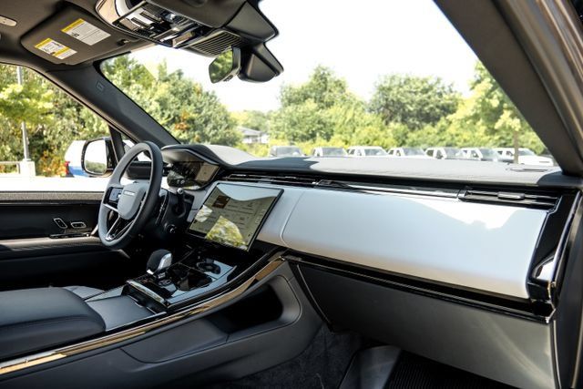 New 2026 Land Rover Range Rover Sport Dynamic SE AWD/4WD image 17