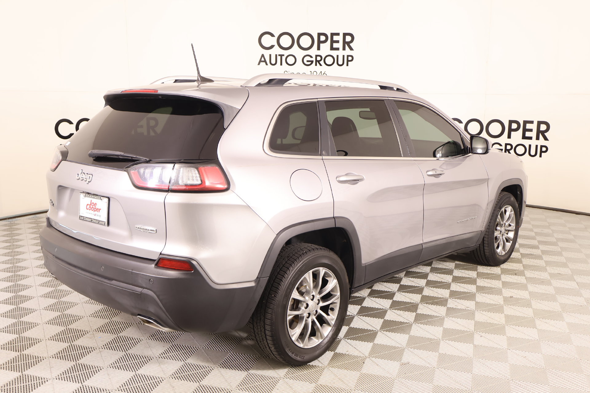 Used 2021 Jeep Cherokee Latitude Lux w/ Comfort/Convenience Group FWD image 20